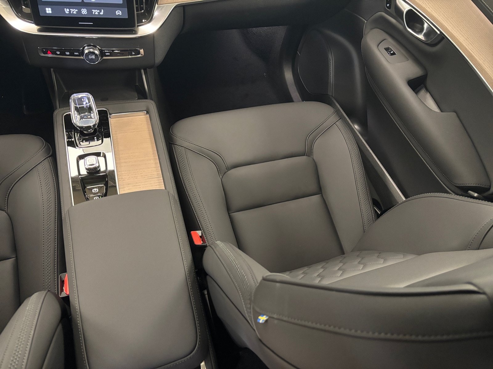 New 2026 Volvo XC90 B6 Plus w/ Protection Package AWD/4WD image 18