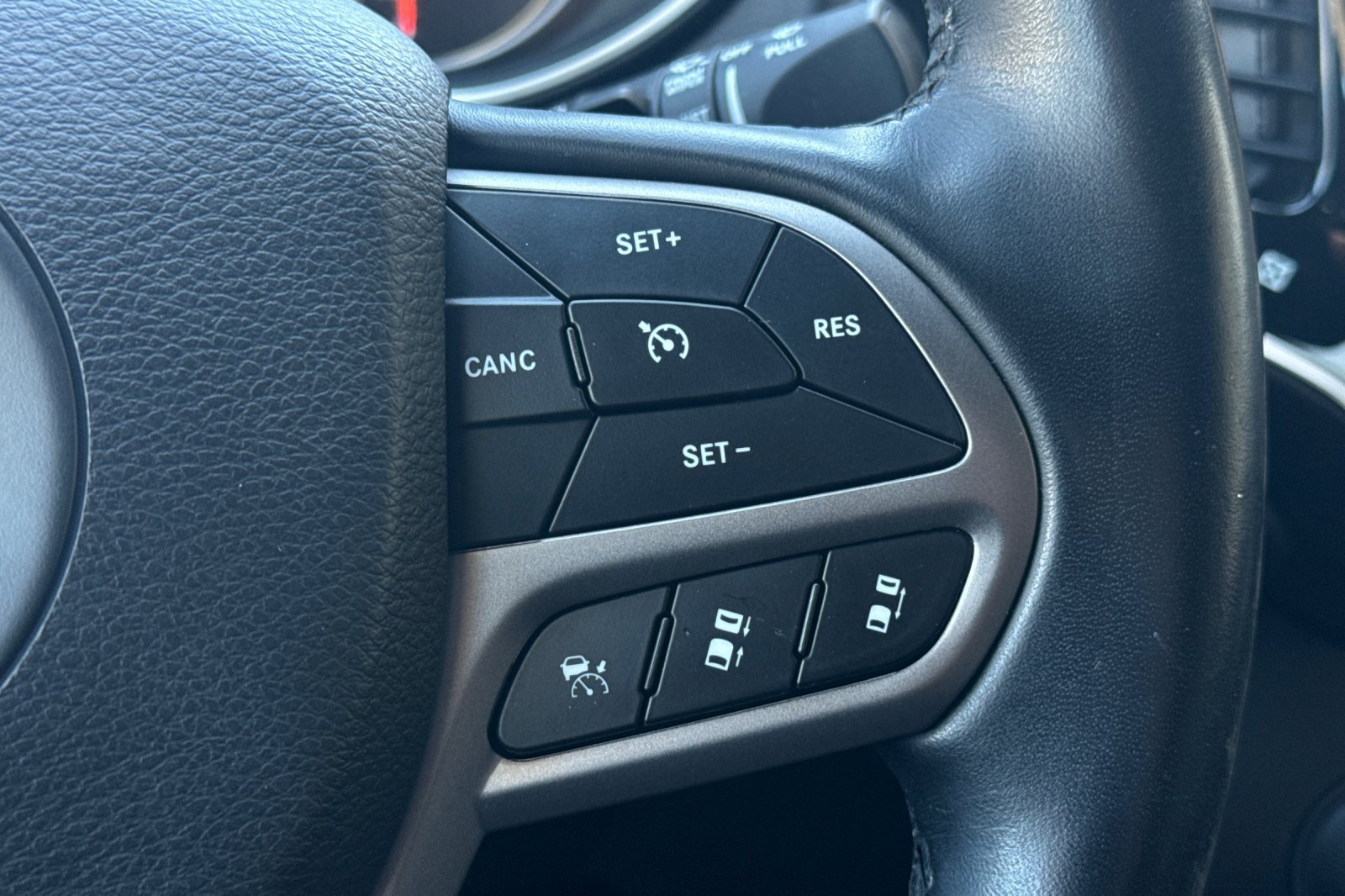 Used 2020 Jeep Cherokee High Altitude AWD/4WD image 25