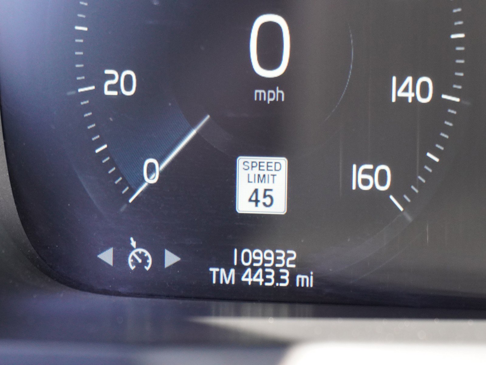 Used 2016 Volvo XC90 T6 Momentum image 26