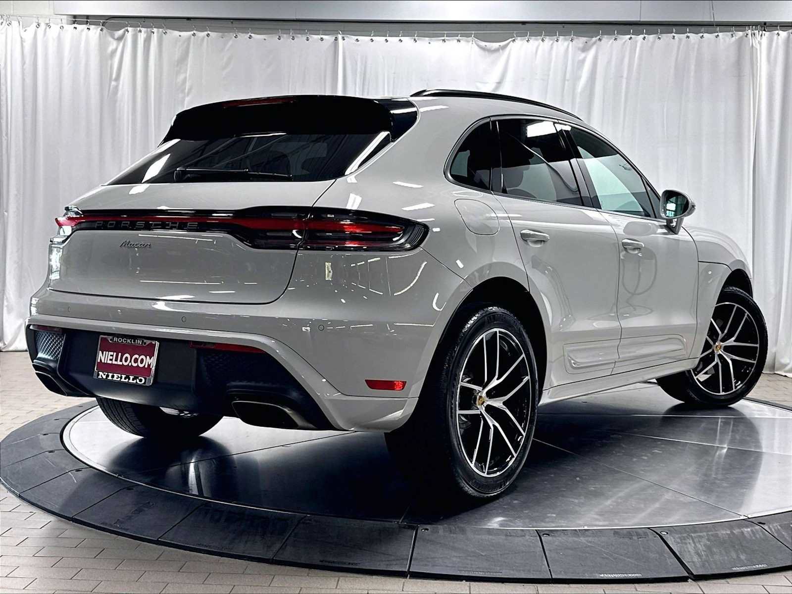 Used 2026 Porsche Macan AWD/4WD image 9