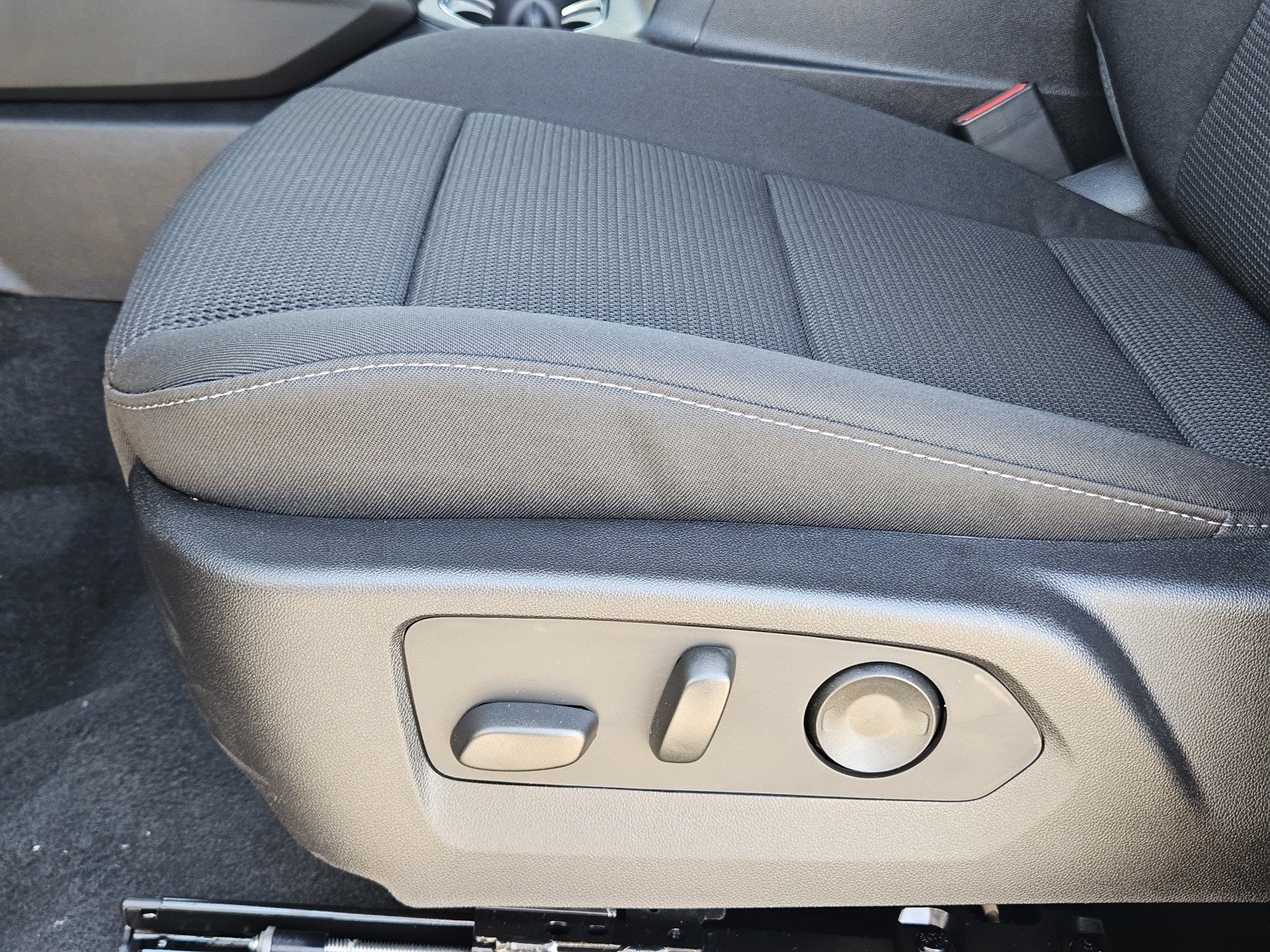 New 2026 GMC Canyon Elevation w/ Convenience Package RWD image 17