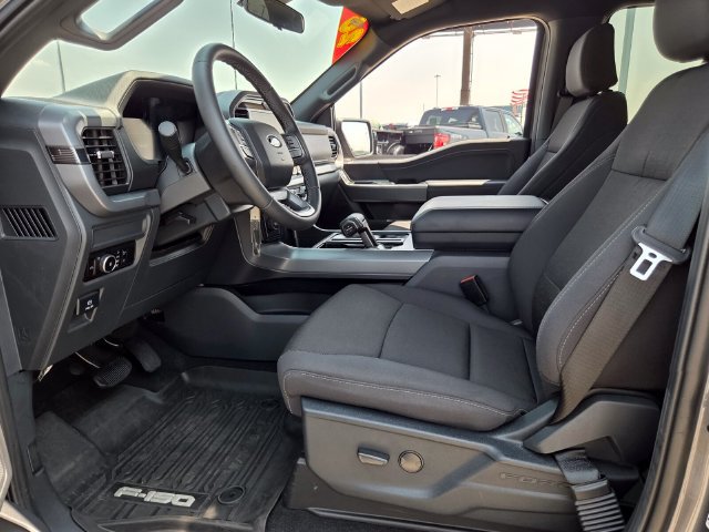 Used 2026 Ford F150 XLT w/ XLT Black Appearance Package RWD image 5