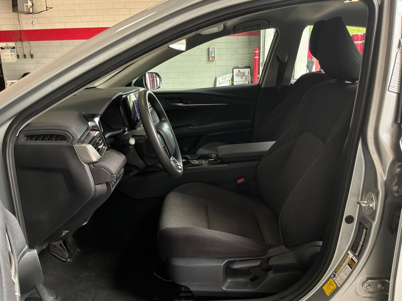 Used 2025 Toyota Camry LE FWD image 10