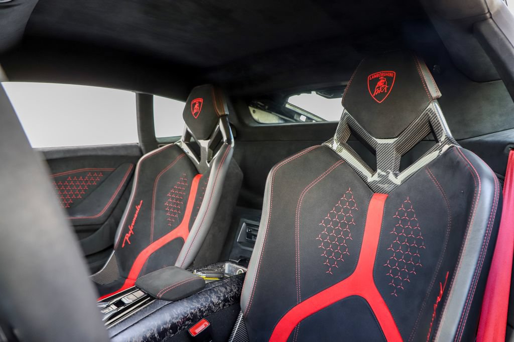 Used 2018 Lamborghini Huracan Performante AWD/4WD image 4
