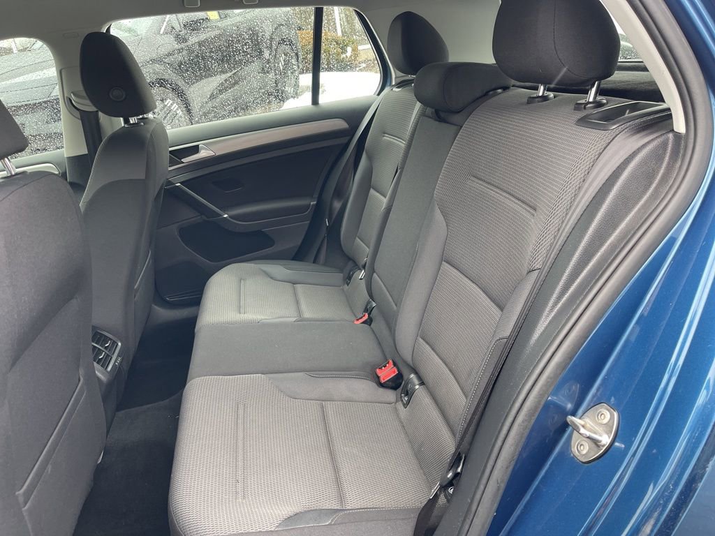 Used 2017 Volkswagen Golf S image 20