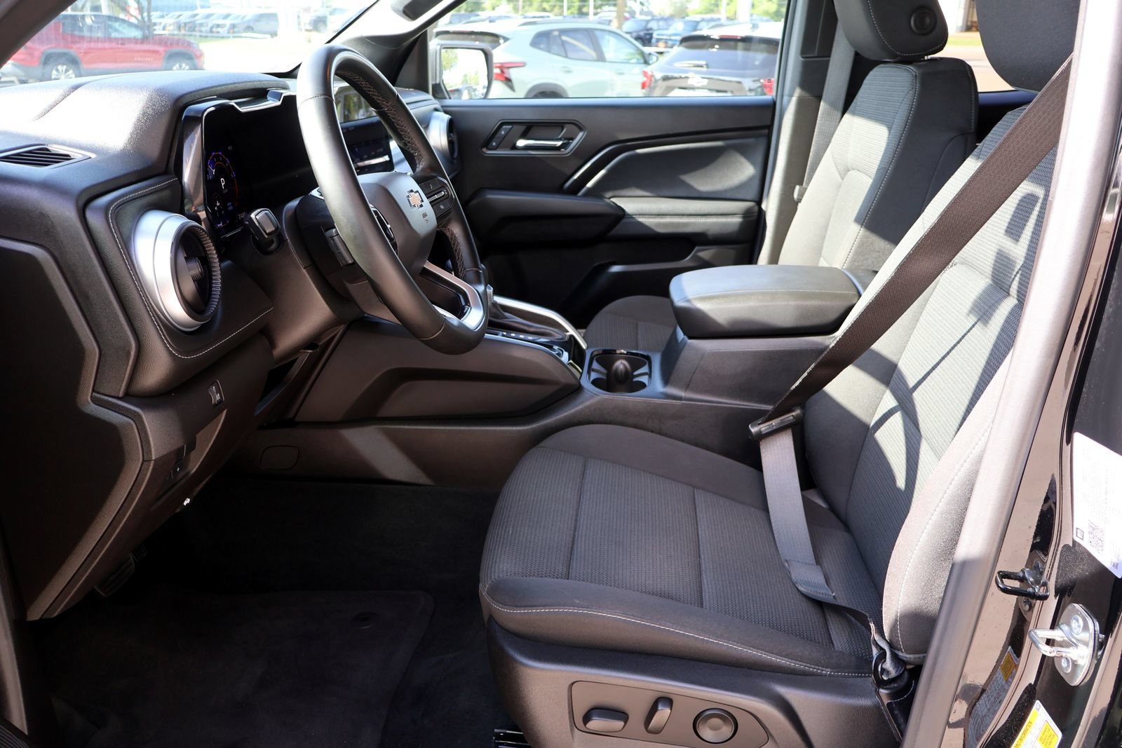 Used 2024 Chevrolet Colorado LT w/ LT Convenience Package II RWD image 18