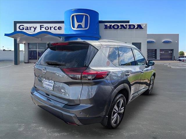 Used 2025 Nissan Rogue SL image 2