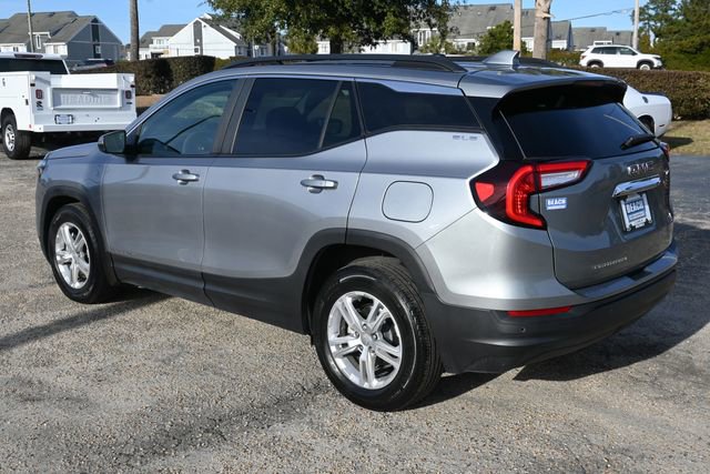 Used 2023 GMC Terrain SLE w/ Driver Convenience Package image 3