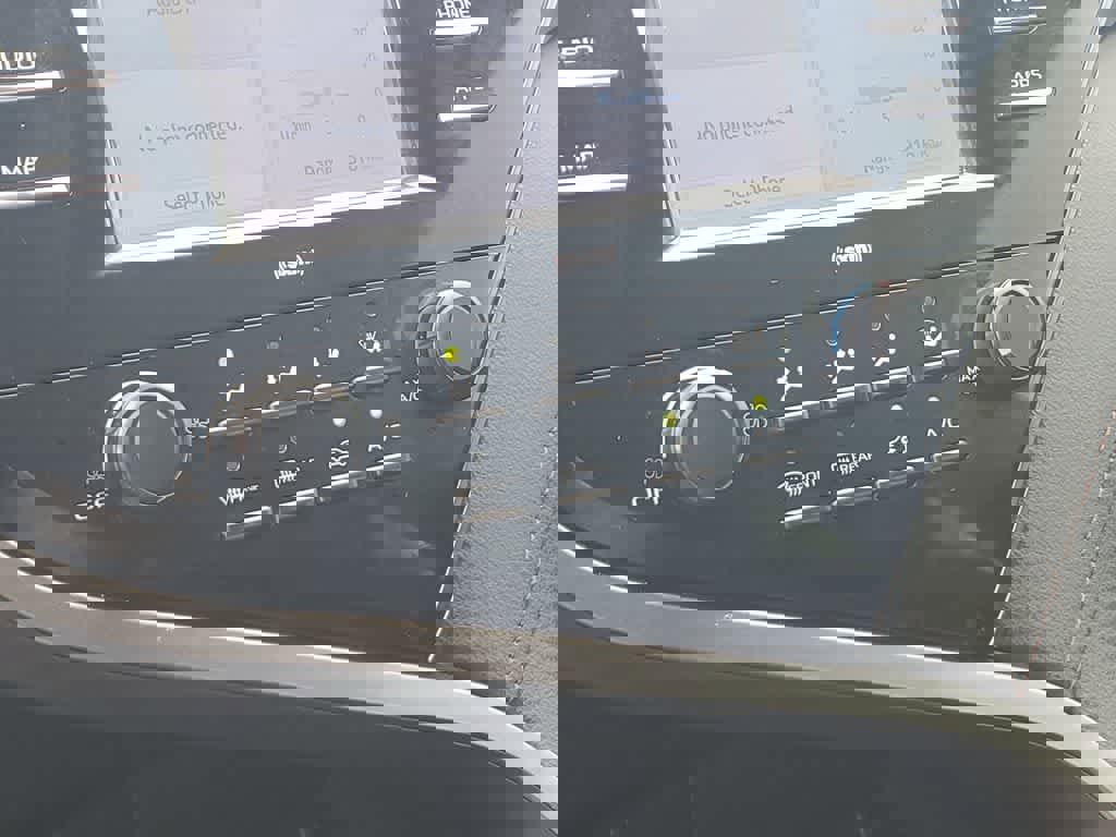 Used 2020 Toyota Camry LE image 28