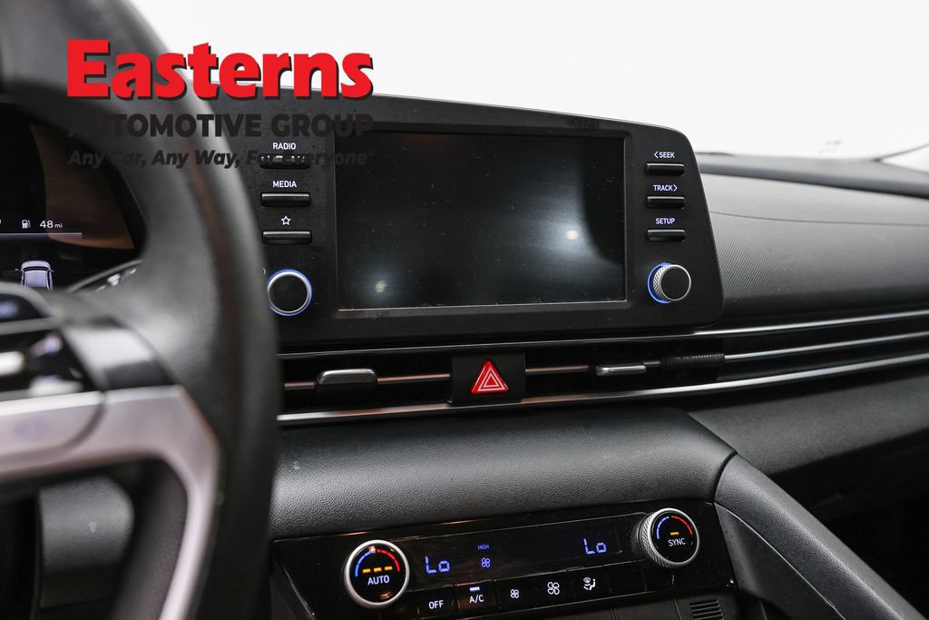 Used 2021 Hyundai Elantra SEL FWD image 19