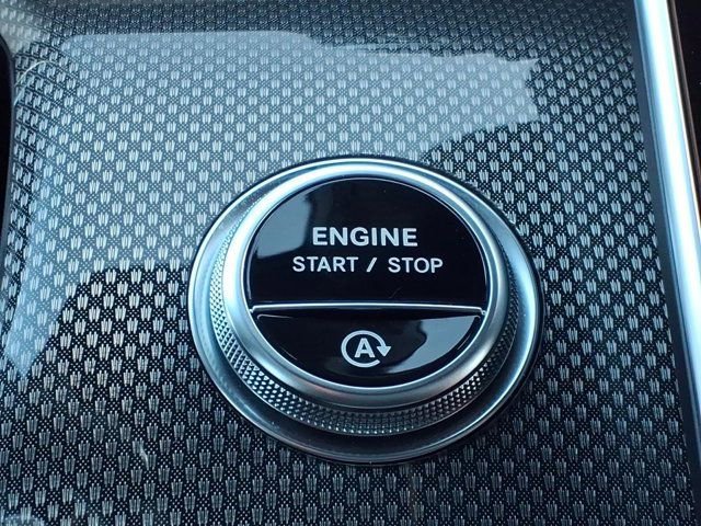 Used 2024 Mercedes-Benz GLC 43 AMG 4MATIC image 25