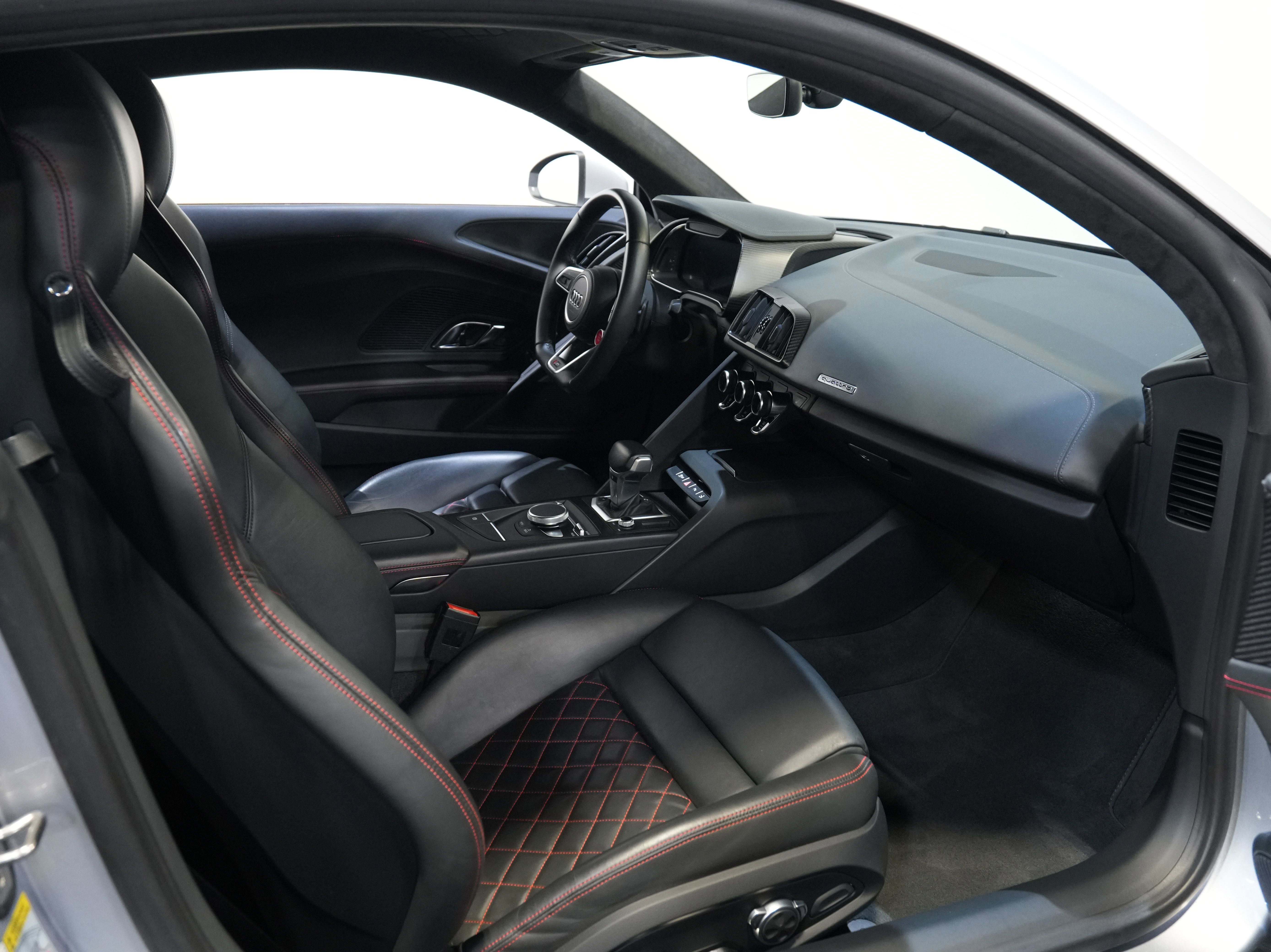 Used 2017 Audi R8 V10 w/ Carbon Exterior Package AWD/4WD image 32