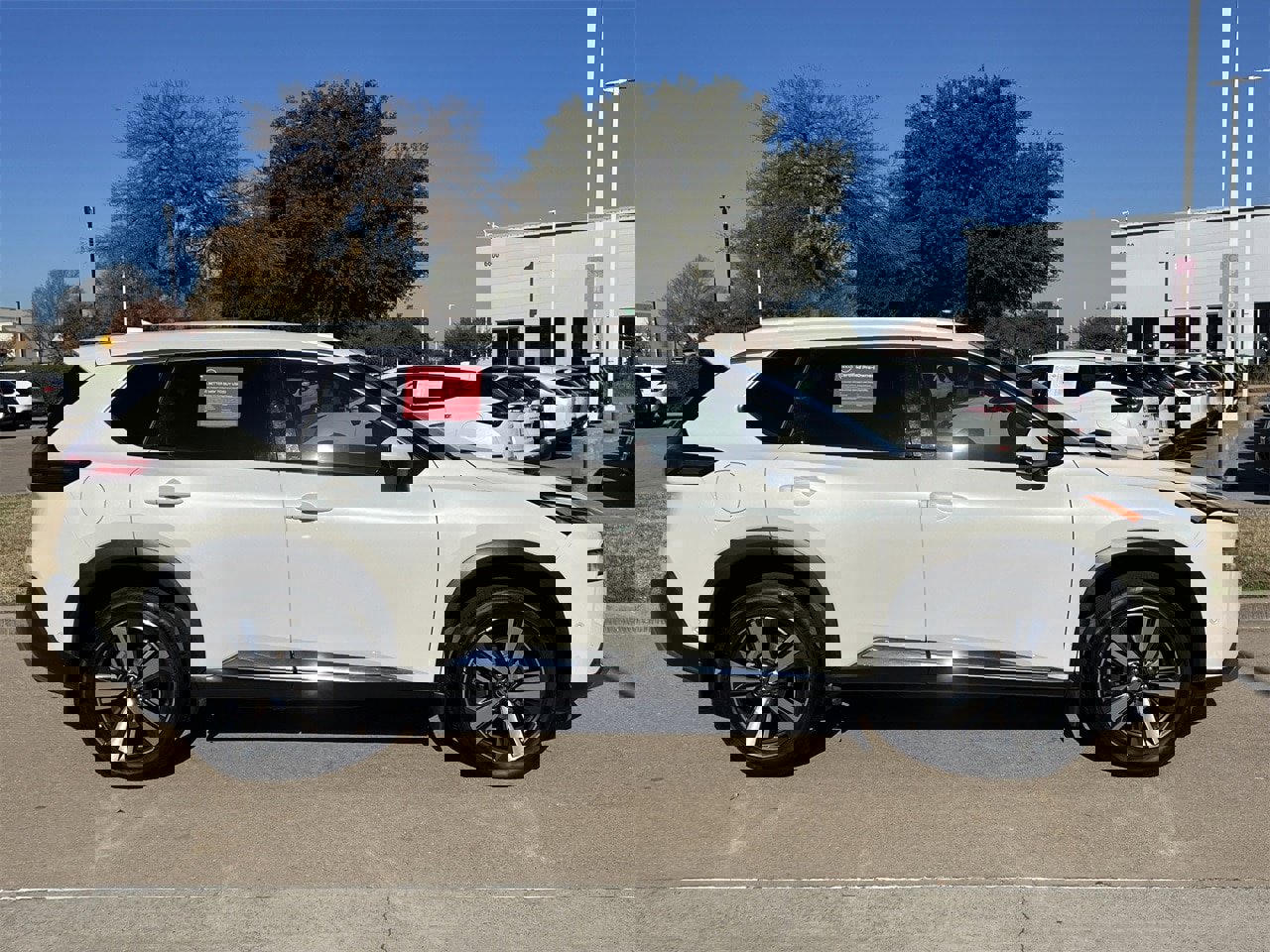 Certified 2021 Nissan Rogue Platinum image 3