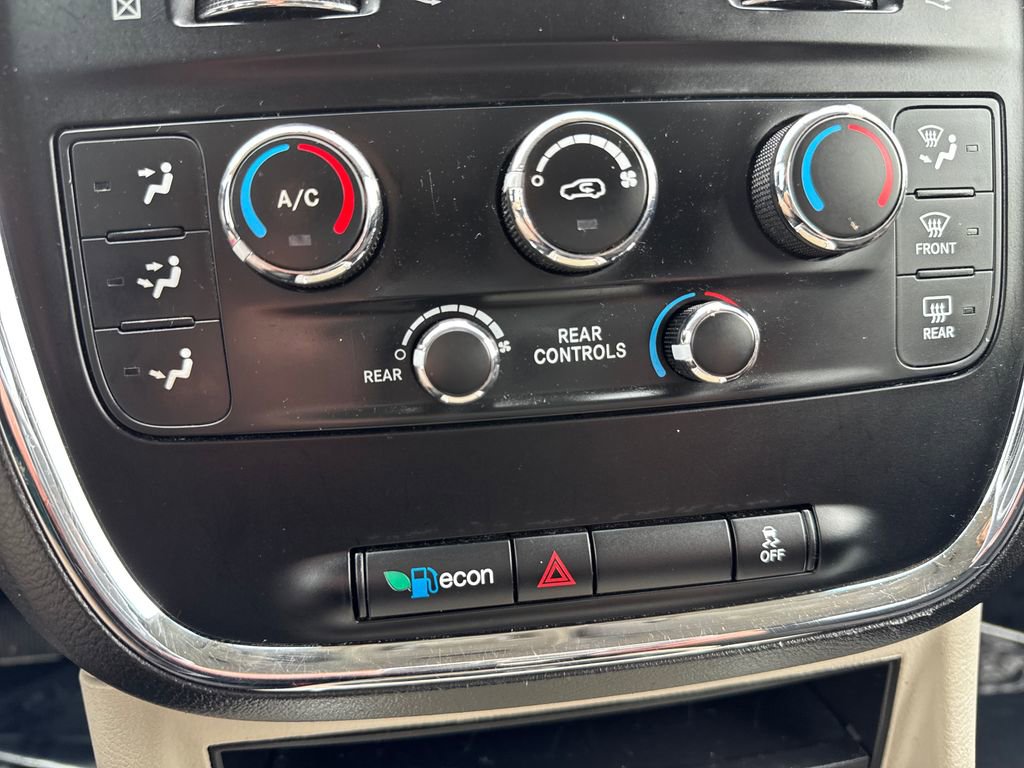 Used 2015 Dodge Grand Caravan SXT FWD image 19
