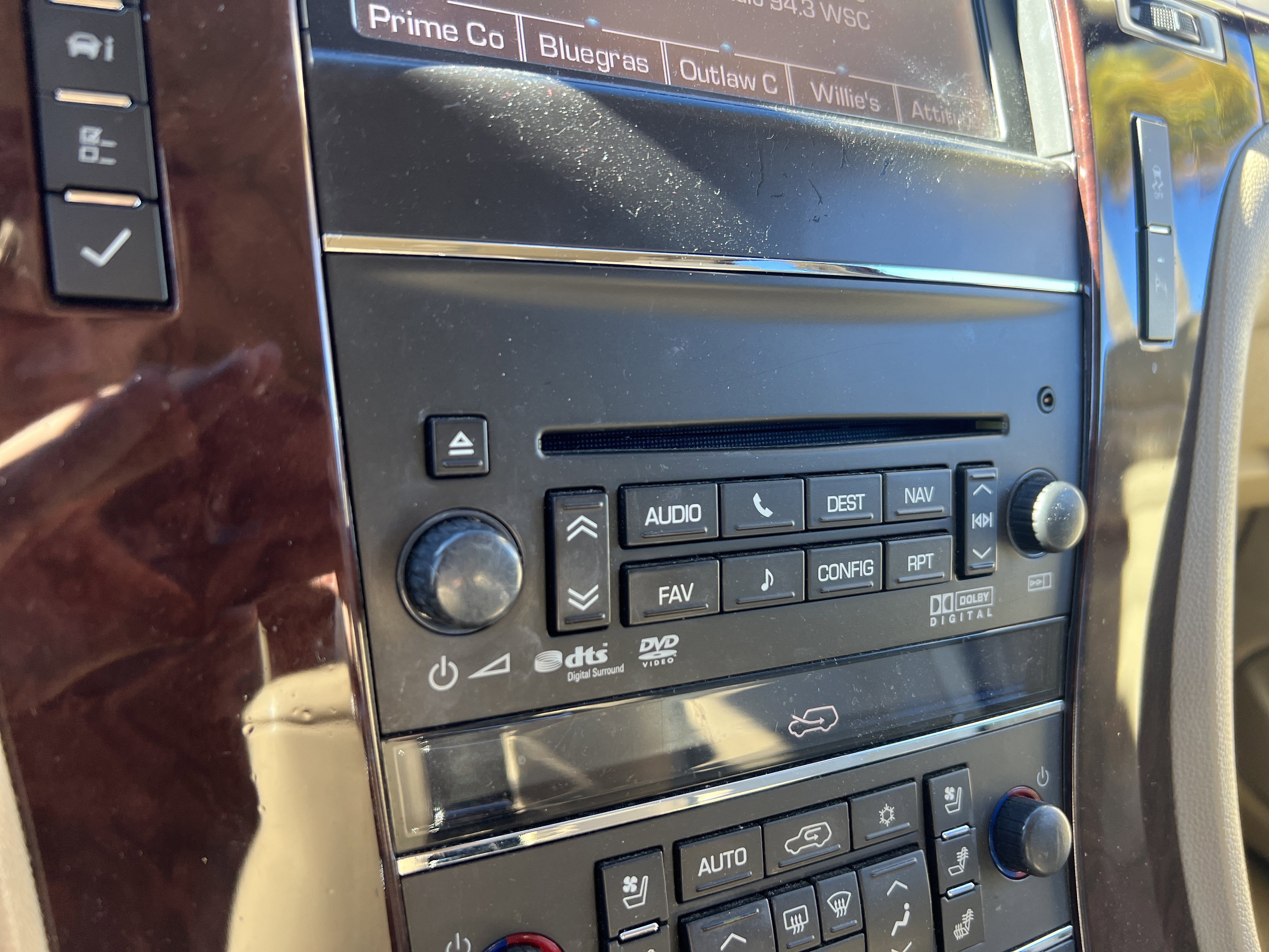 Used 2014 Cadillac Escalade Premium image 28