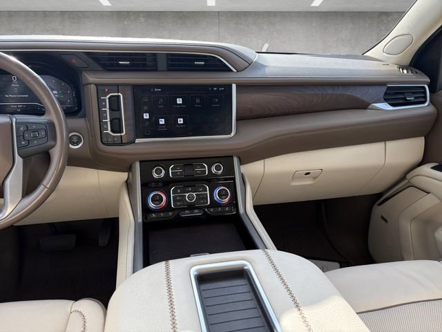Used 2022 GMC Yukon XL Denali w/ Denali Ultimate Package AWD/4WD image 3