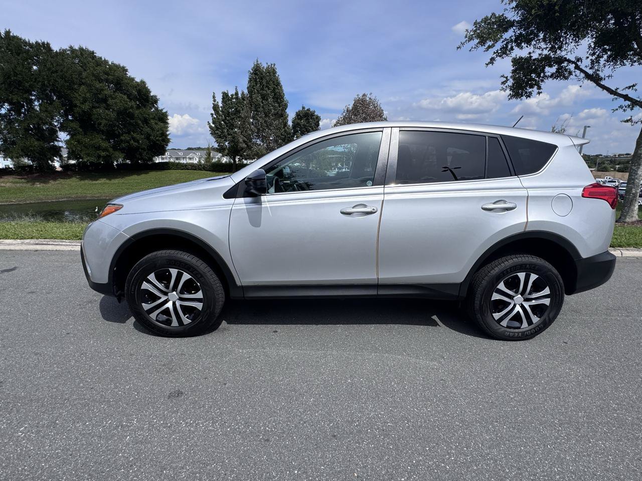 Used 2015 Toyota RAV4 LE AWD/4WD image 8