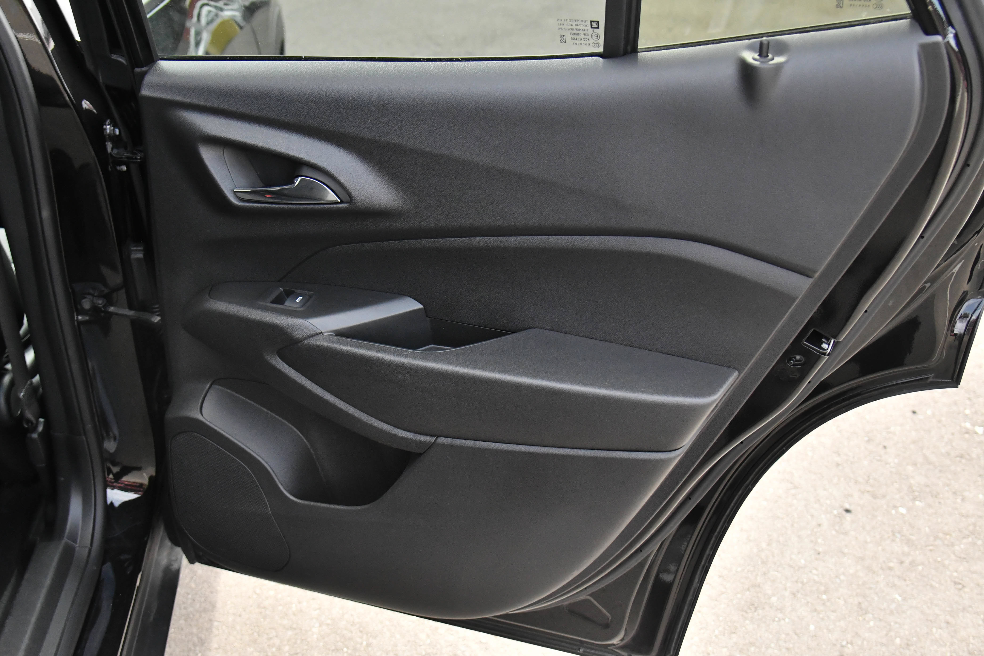 Used 2025 Chevrolet Trax LT FWD image 40