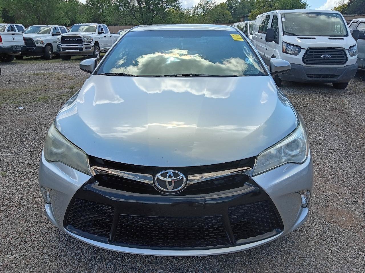 Used 2016 Toyota Camry SE FWD image 2