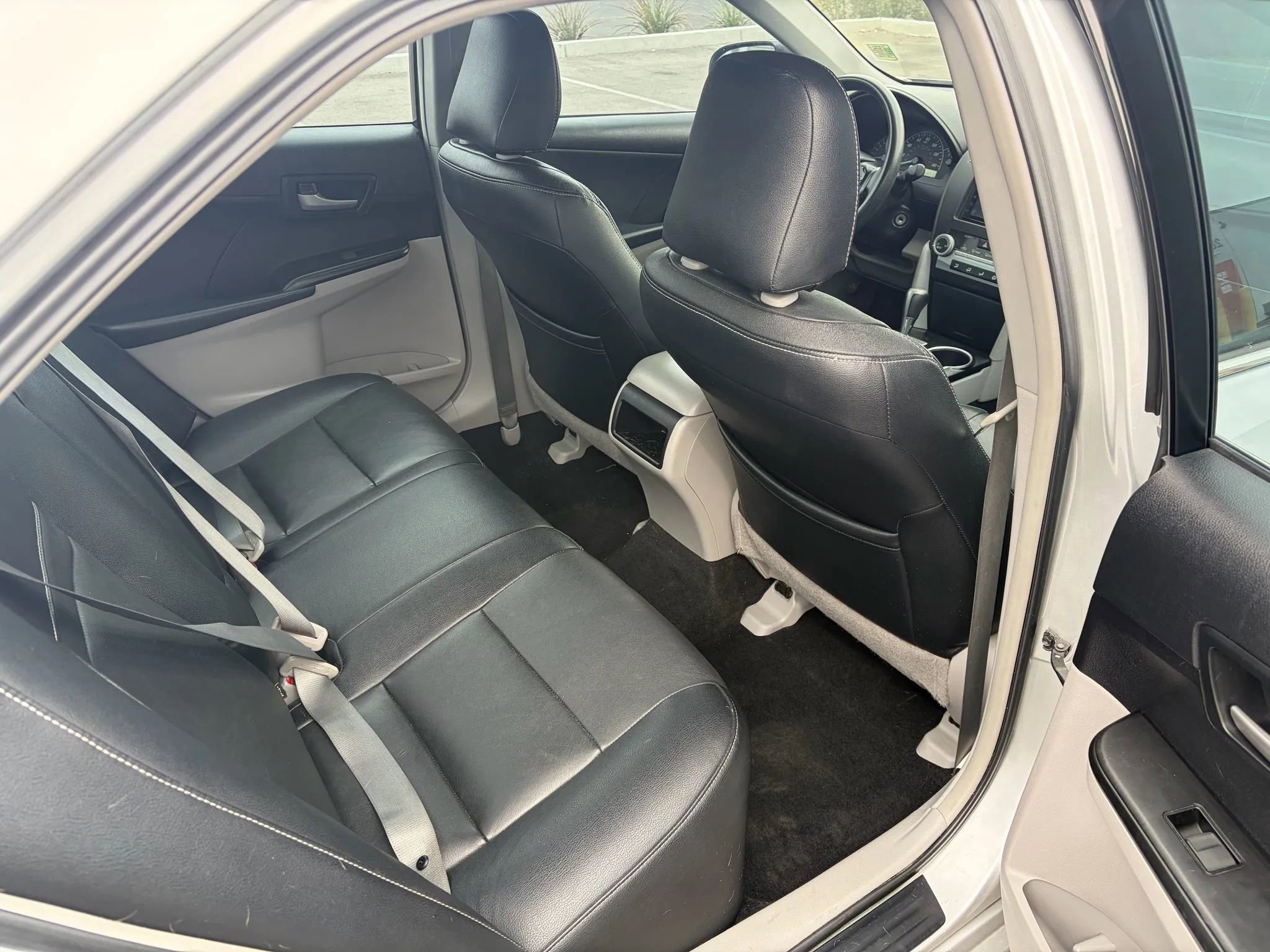 Used 2014 Toyota Camry L image 14