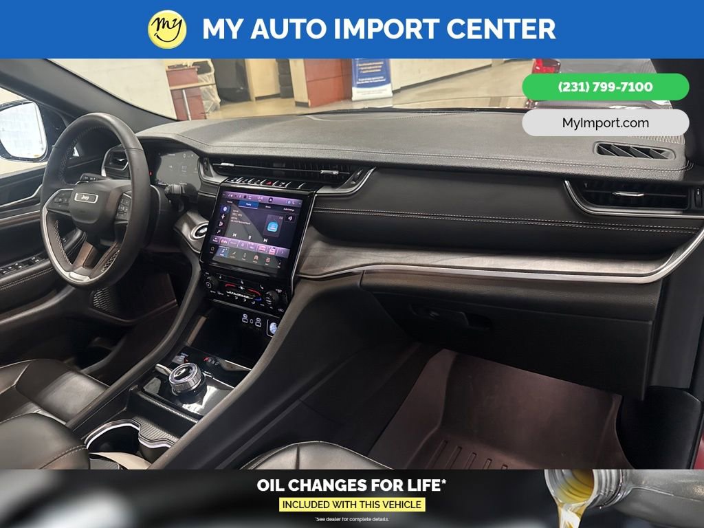 Used 2025 Jeep Grand Cherokee Limited w/ Black Appearance Package image 31