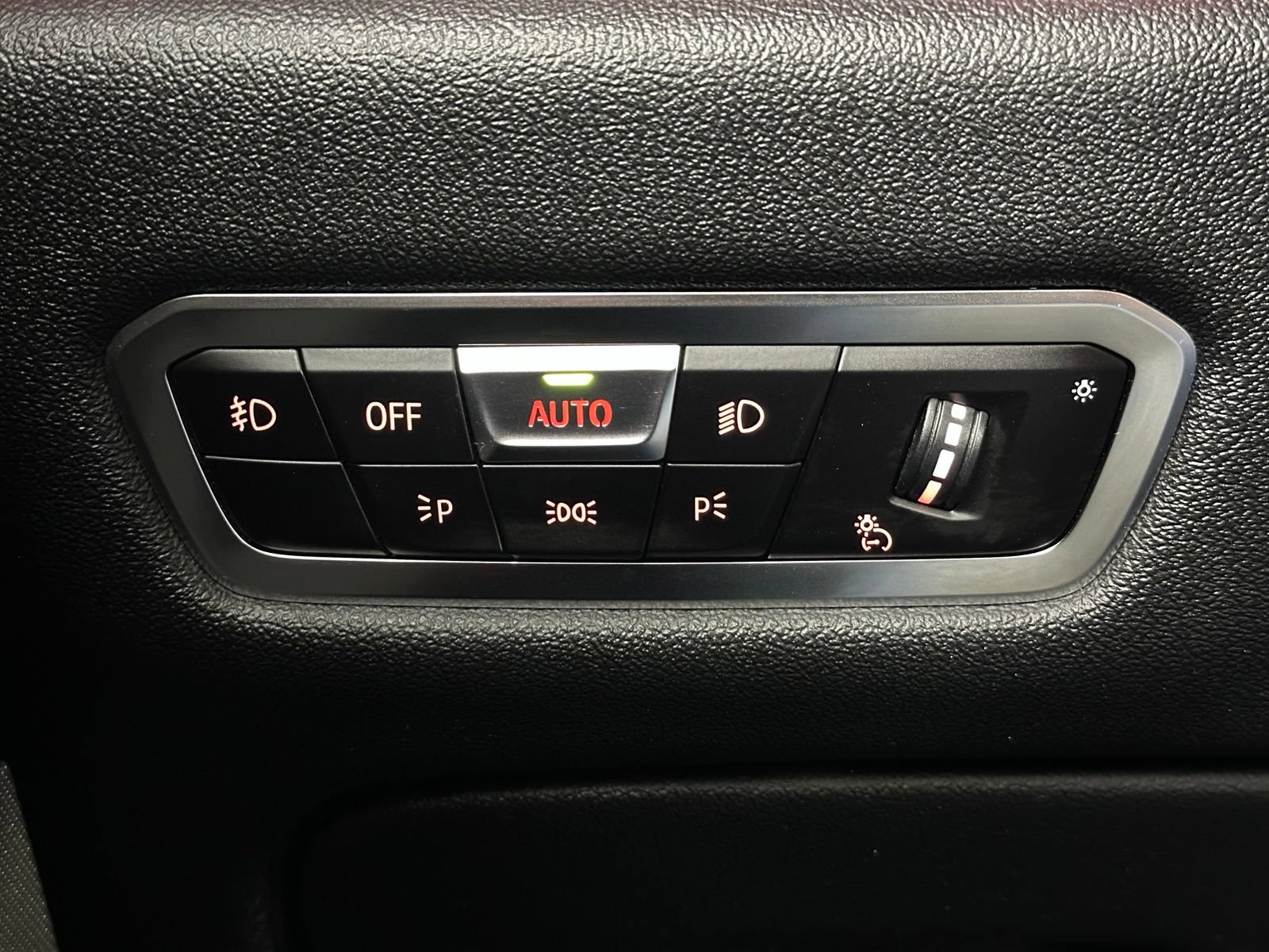 Used 2021 BMW X7 xDrive40i w/ Premium Package AWD/4WD image 14