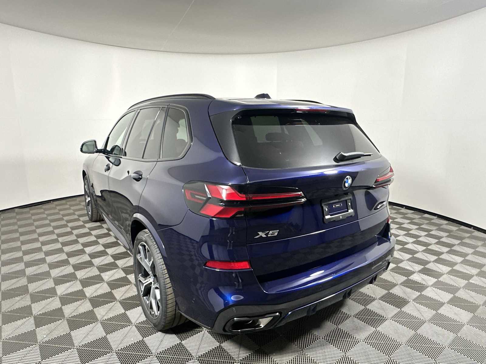 New 2026 BMW X5 xDrive40i w/ M Sport Package image 3