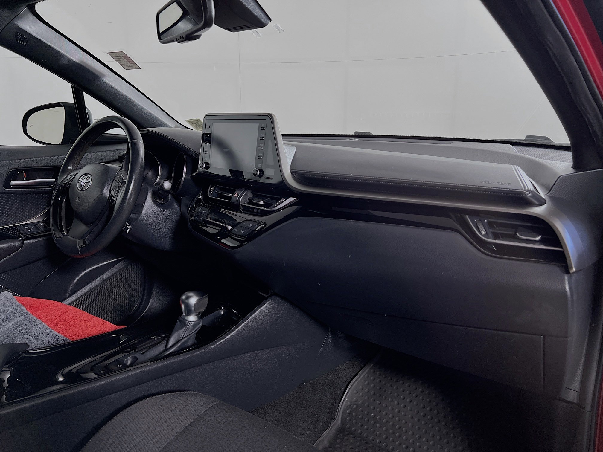 Used 2019 Toyota C-HR XLE FWD image 24