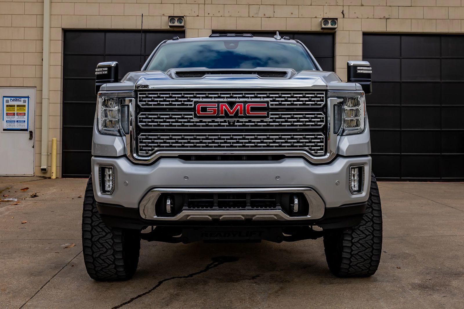 Used 2022 GMC Sierra 2500 Denali image 2