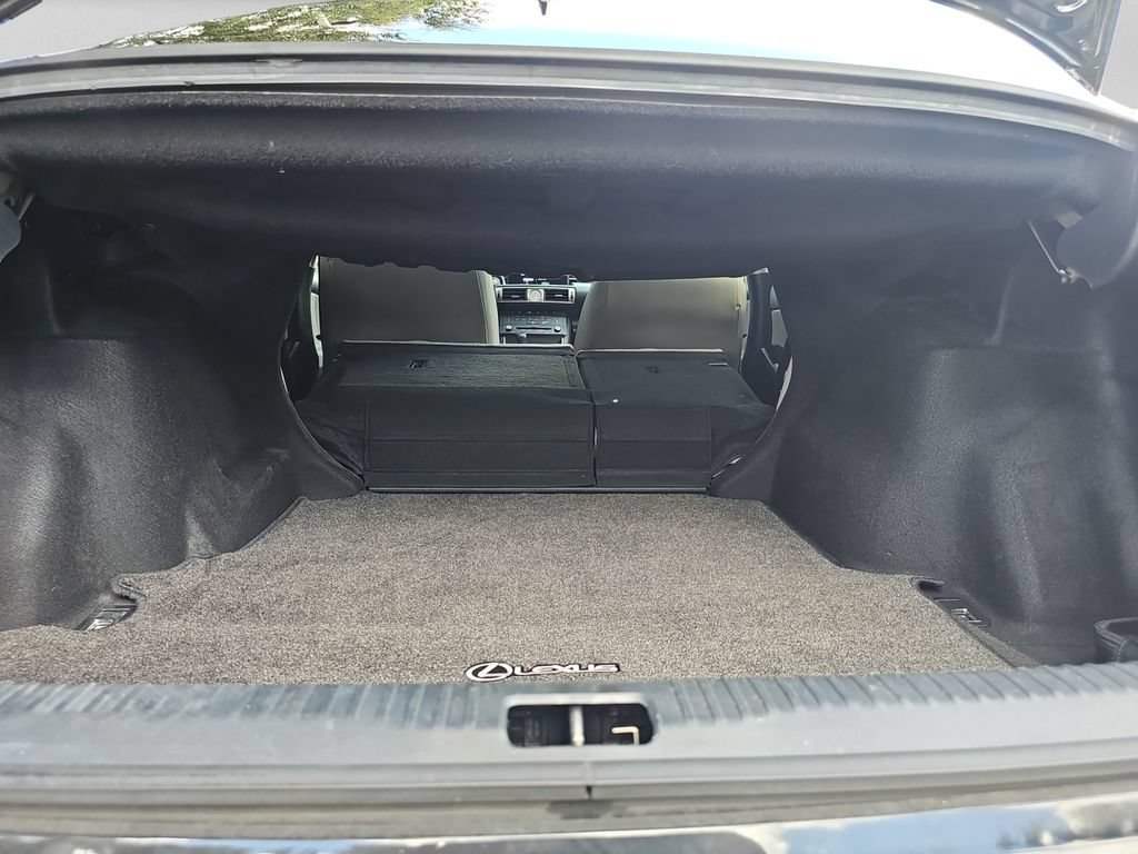 Used 2016 Lexus IS 200t RWD image 29