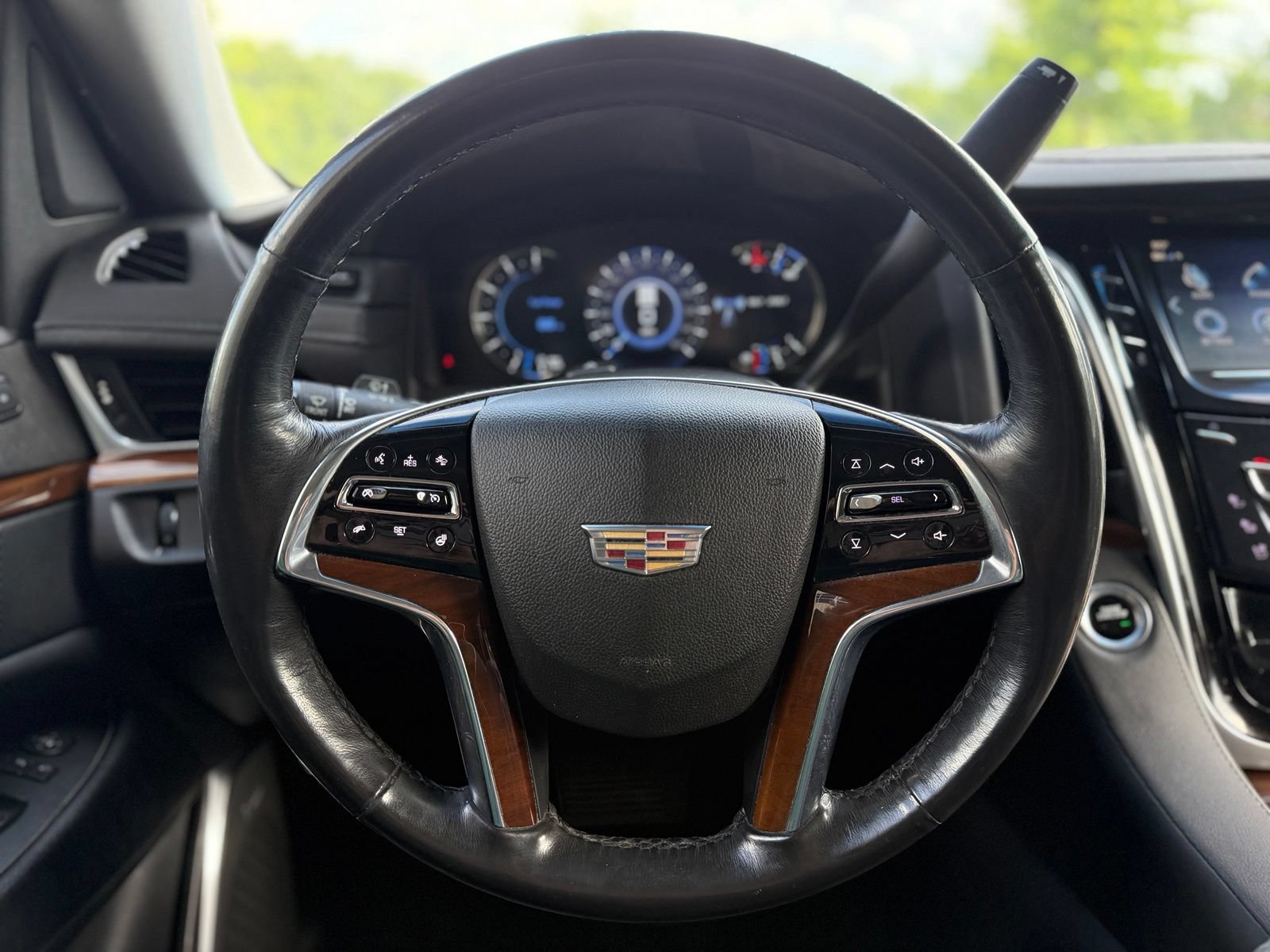 Used 2019 Cadillac Escalade Luxury AWD/4WD image 24