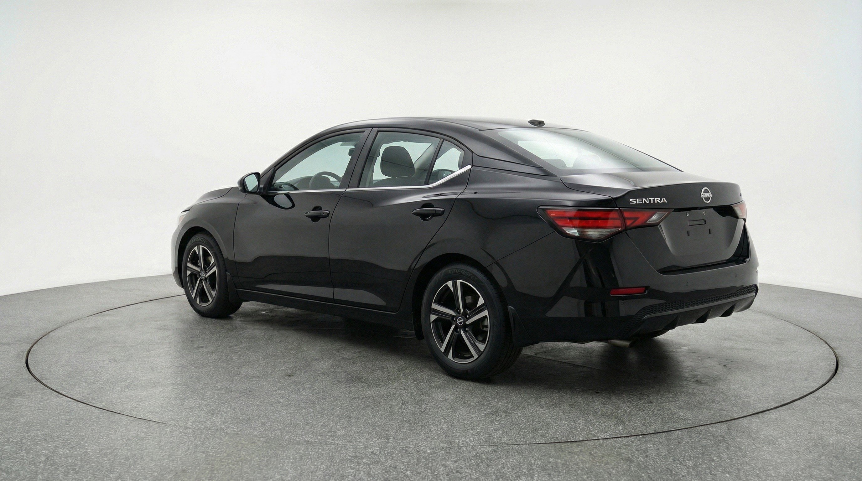 Used 2025 Nissan Sentra SV image 6