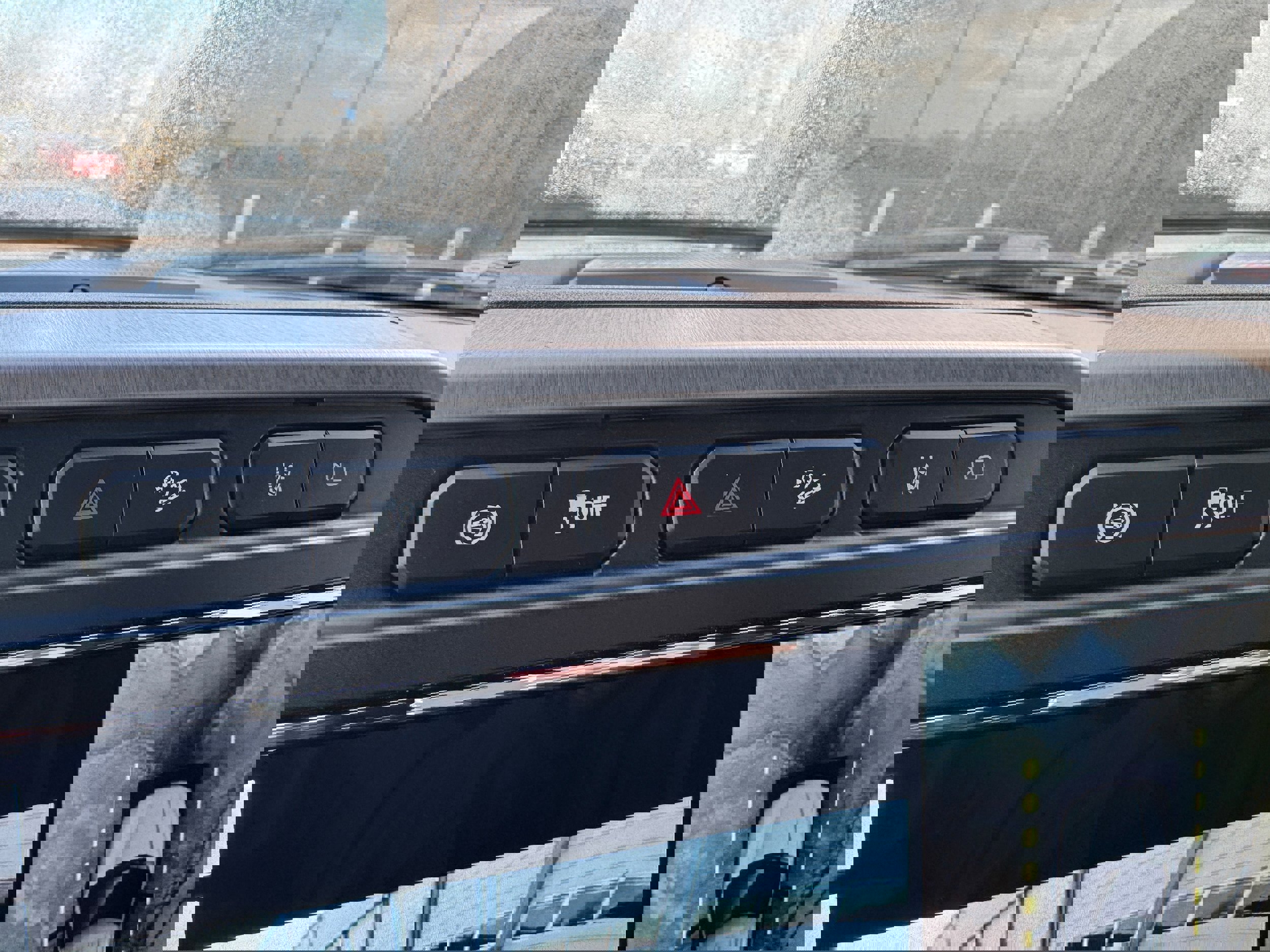 Used 2022 Ford F350 Platinum w/ FX4 Off-Road Package AWD/4WD image 25