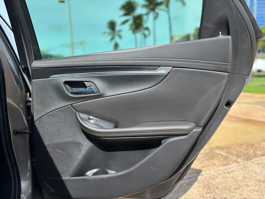 Used 2017 Chevrolet Impala LT w/ Convenience Package image 16