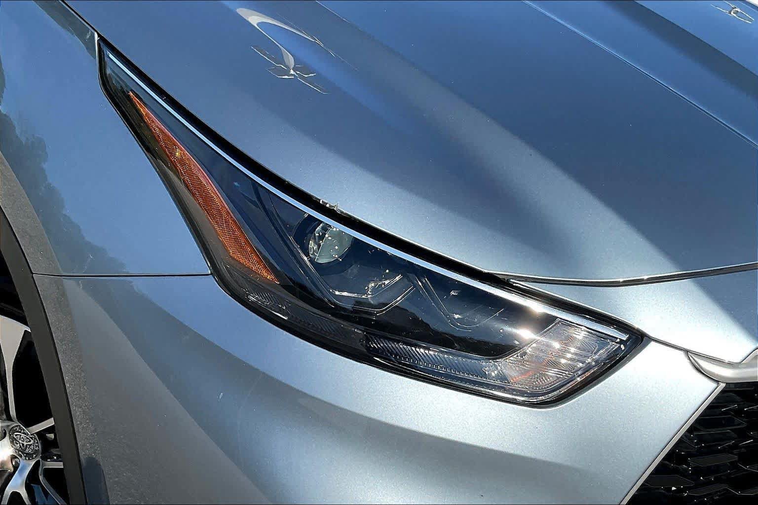 Used 2022 Toyota Highlander XLE FWD image 28