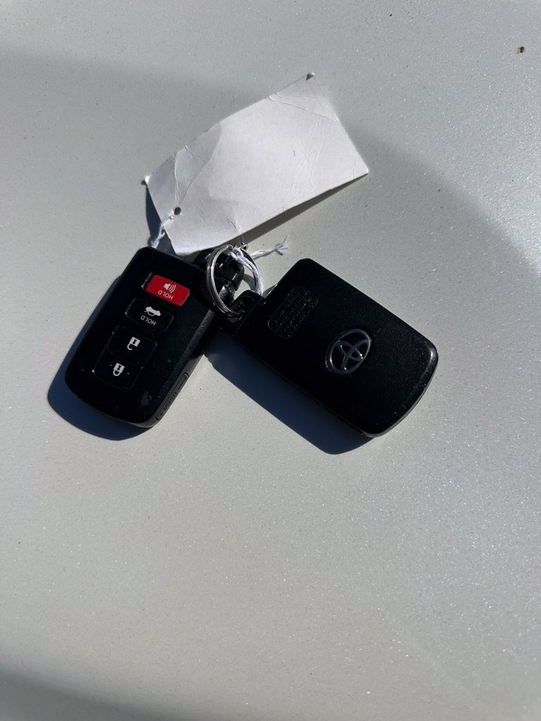Used 2018 Toyota Avalon XLE w/ Preferred Accessory Package FWD image 13