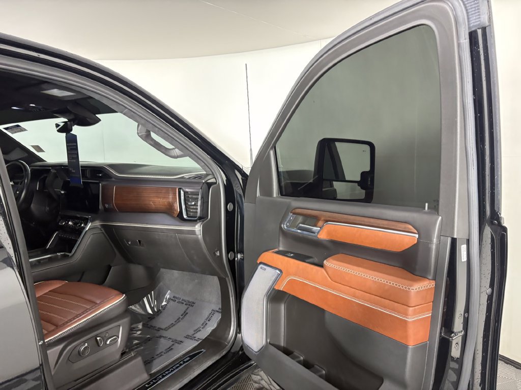 Used 2024 GMC Sierra 3500 Denali Ultimate AWD/4WD image 36