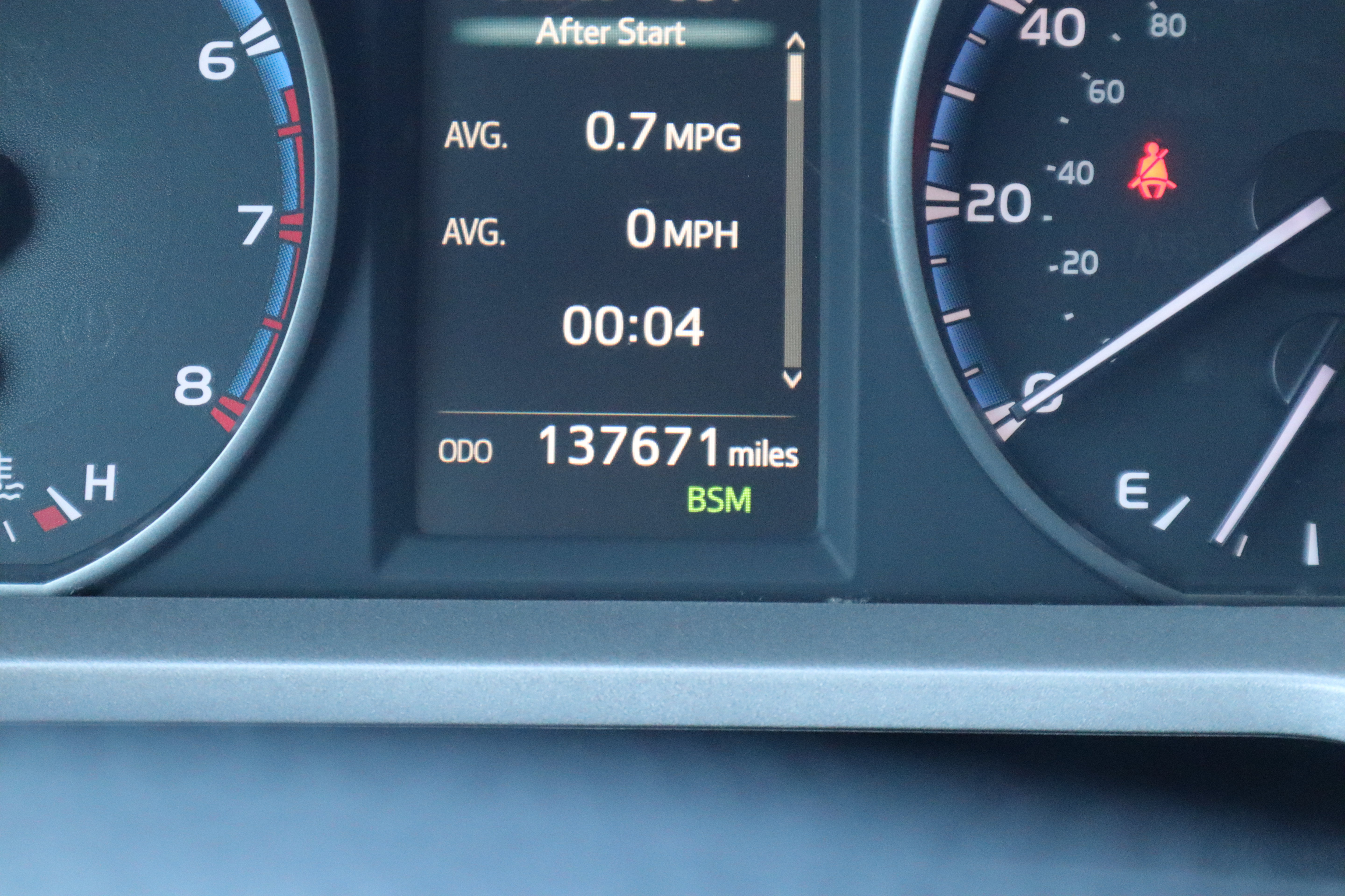 Used 2018 Toyota RAV4 XLE AWD/4WD image 18
