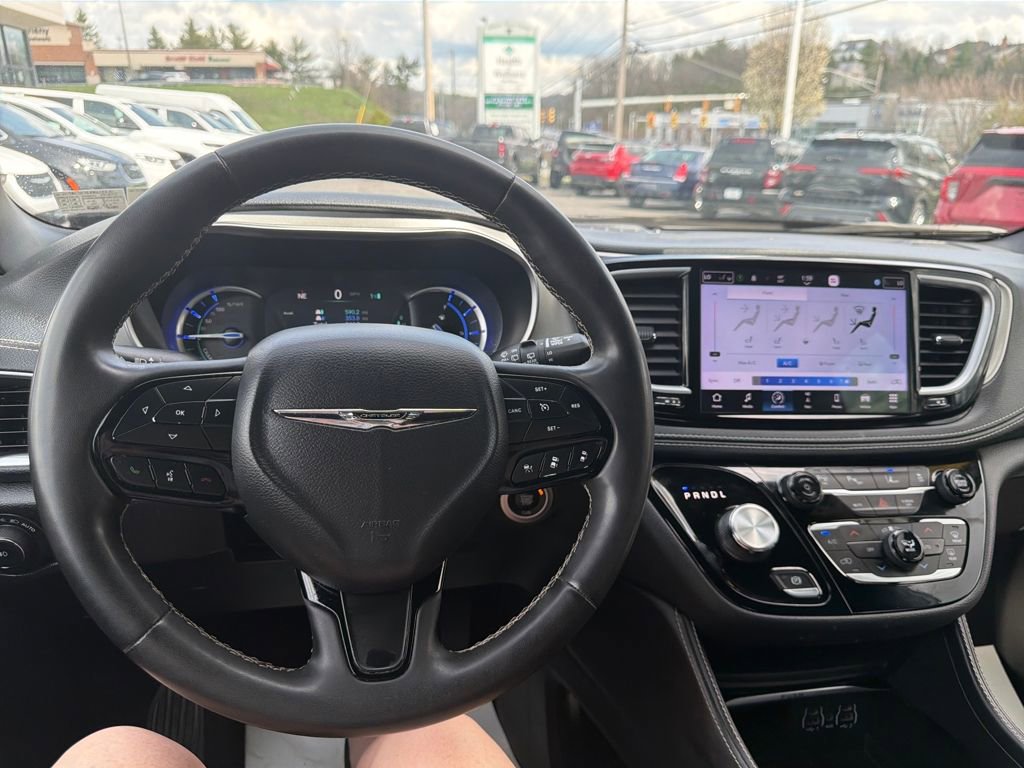 Used 2023 Chrysler Pacifica Limited w/ S Appearance Package image 9