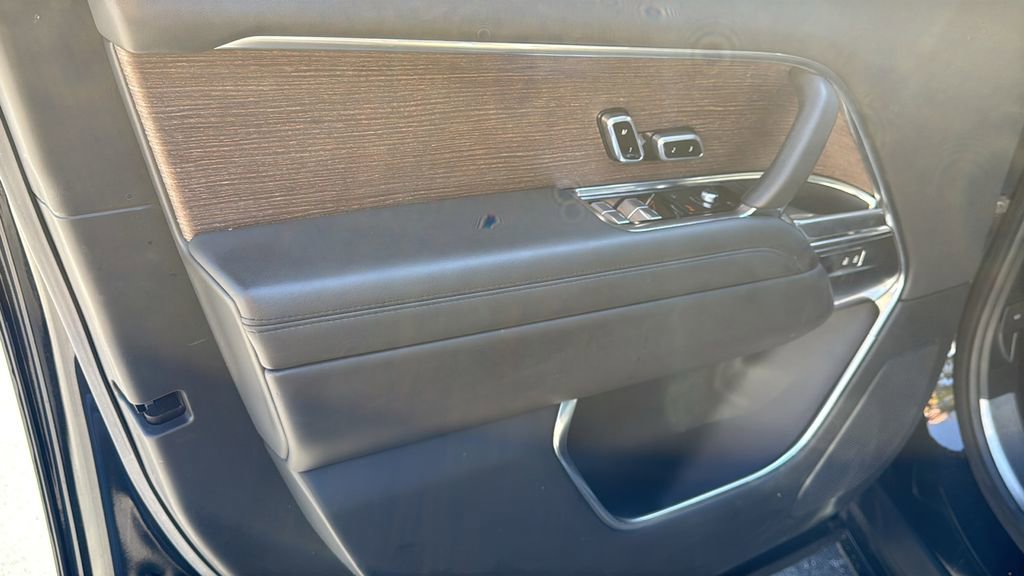 Used 2023 Land Rover Range Rover SE image 19