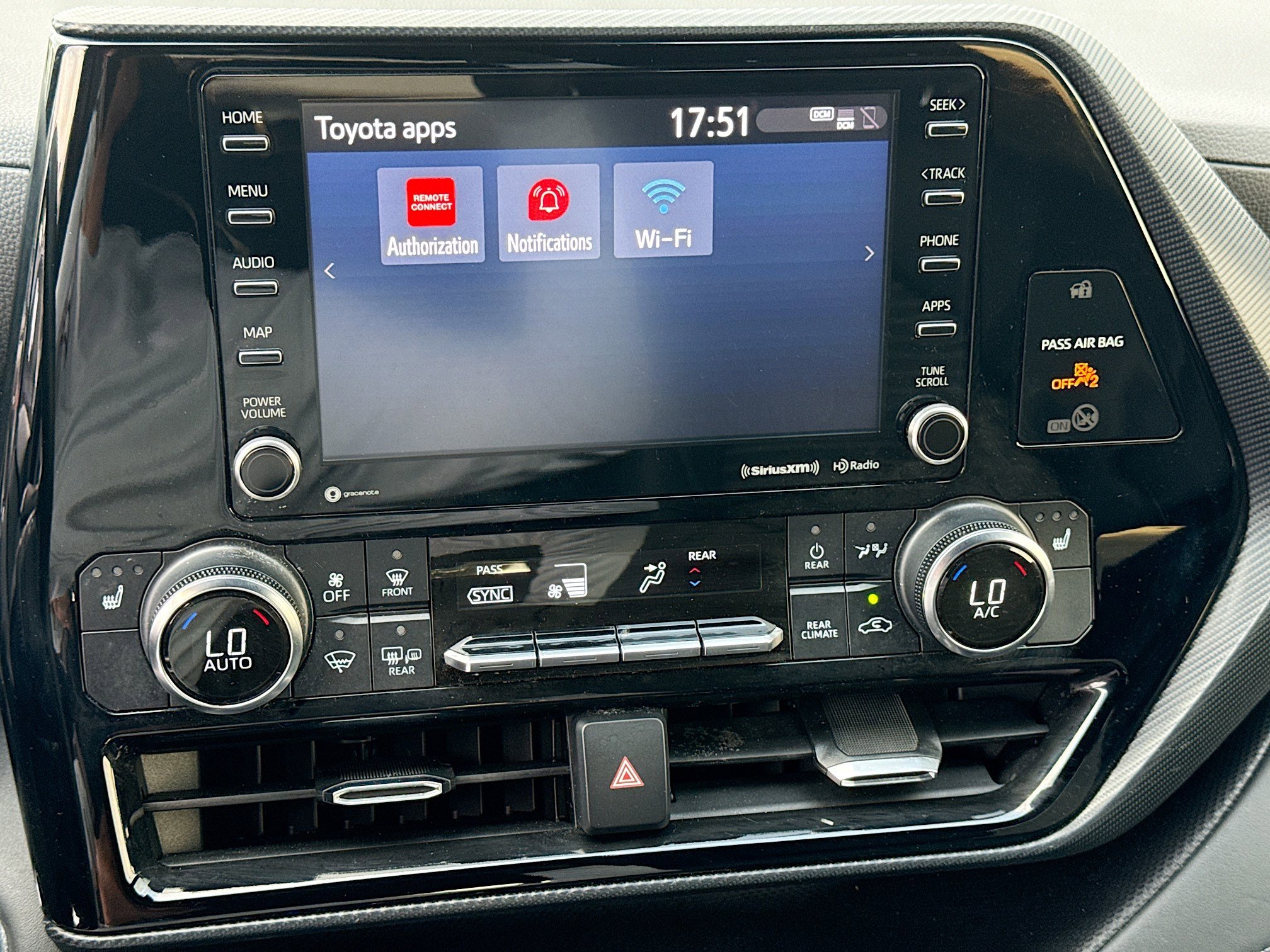 Used 2022 Toyota Highlander XSE image 32