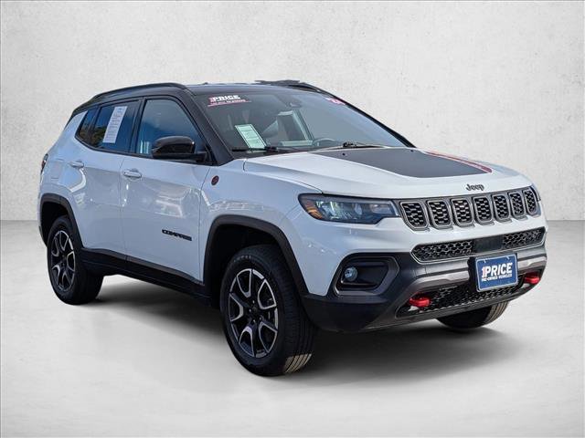 Used 2024 Jeep Compass Trailhawk image 3