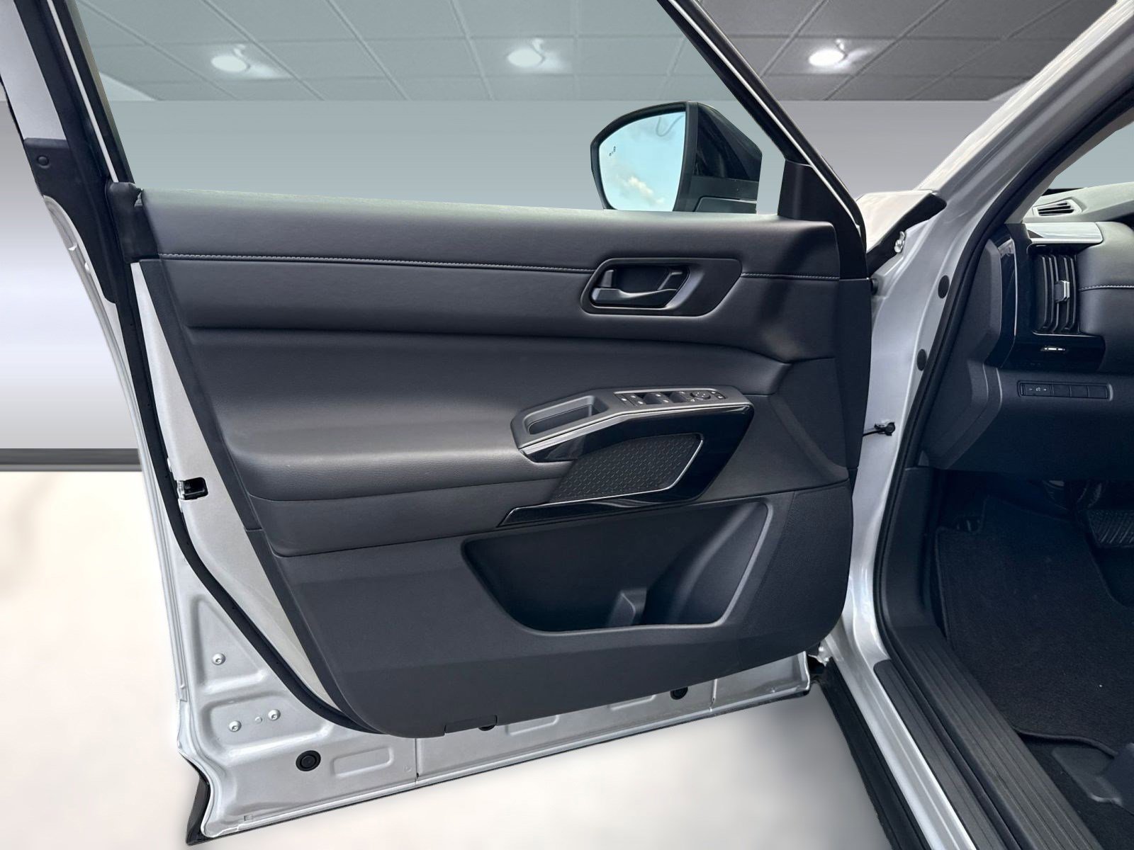 Certified 2025 Nissan Pathfinder S image 22
