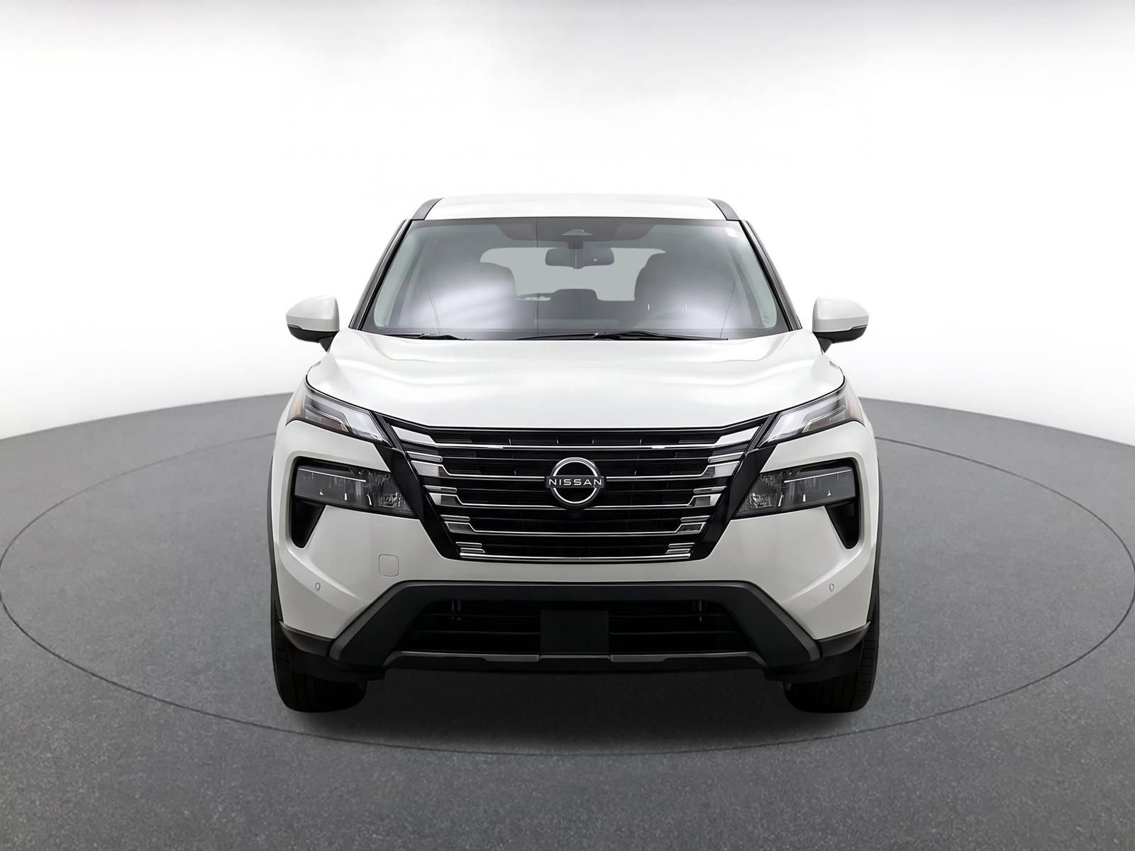 Used 2026 Nissan Rogue SV AWD/4WD image 2