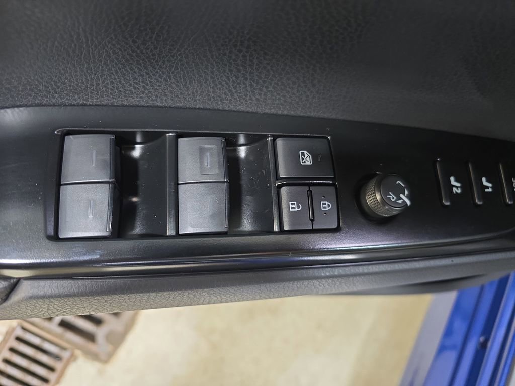 Used 2025 Toyota Camry XLE w/ Premium Plus Package image 28