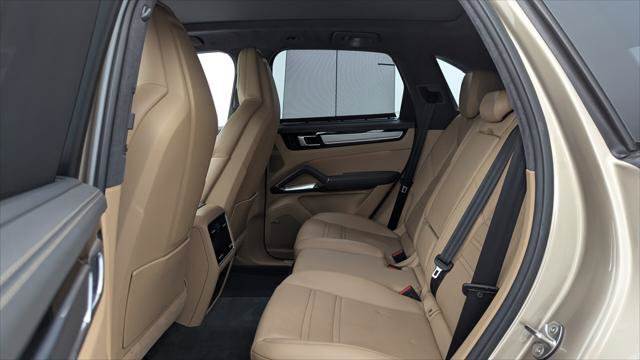 Used 2019 Porsche Cayenne Turbo w/ Premium Plus Package AWD/4WD image 17