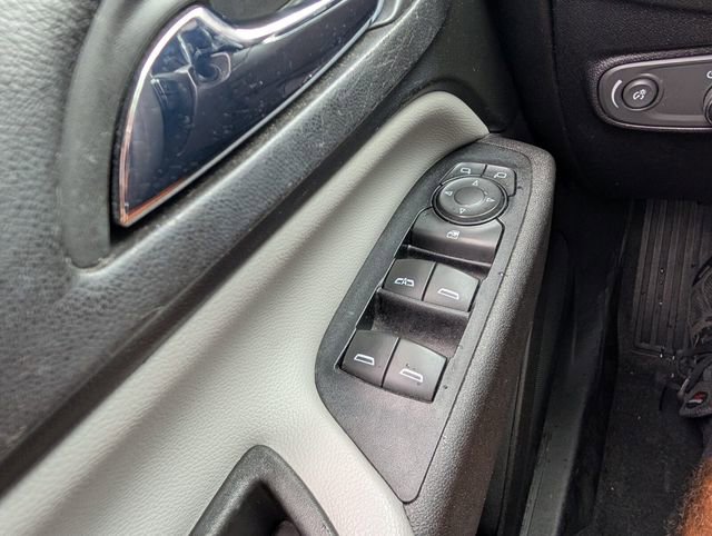 Used 2018 Chevrolet Equinox LS image 33