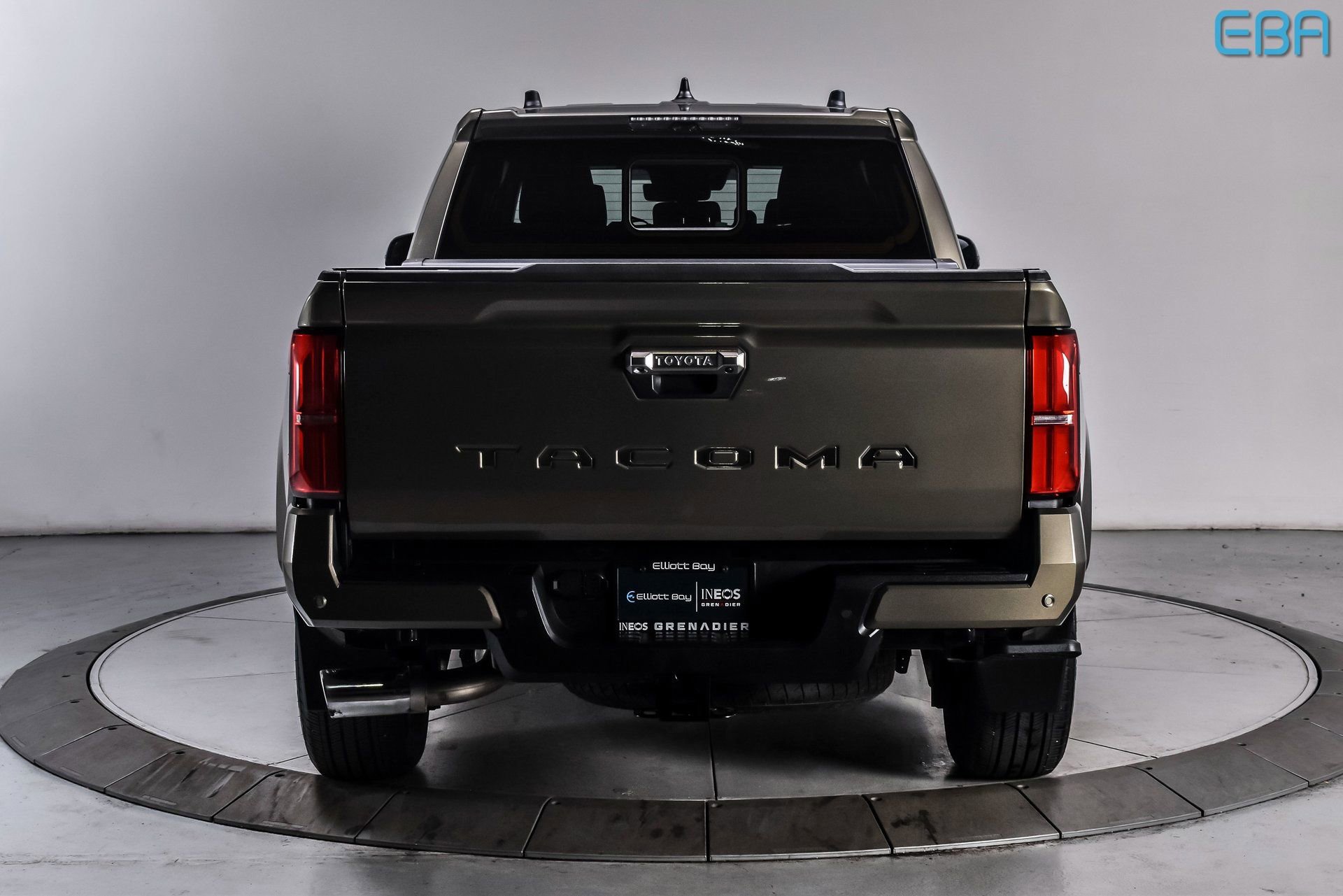 Used 2025 Toyota Tacoma Limited w/ Tow Tech Package image 5