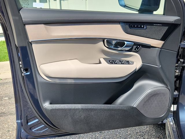 New 2026 Volvo XC90 T8 Plus w/ Protection Package Premier image 9