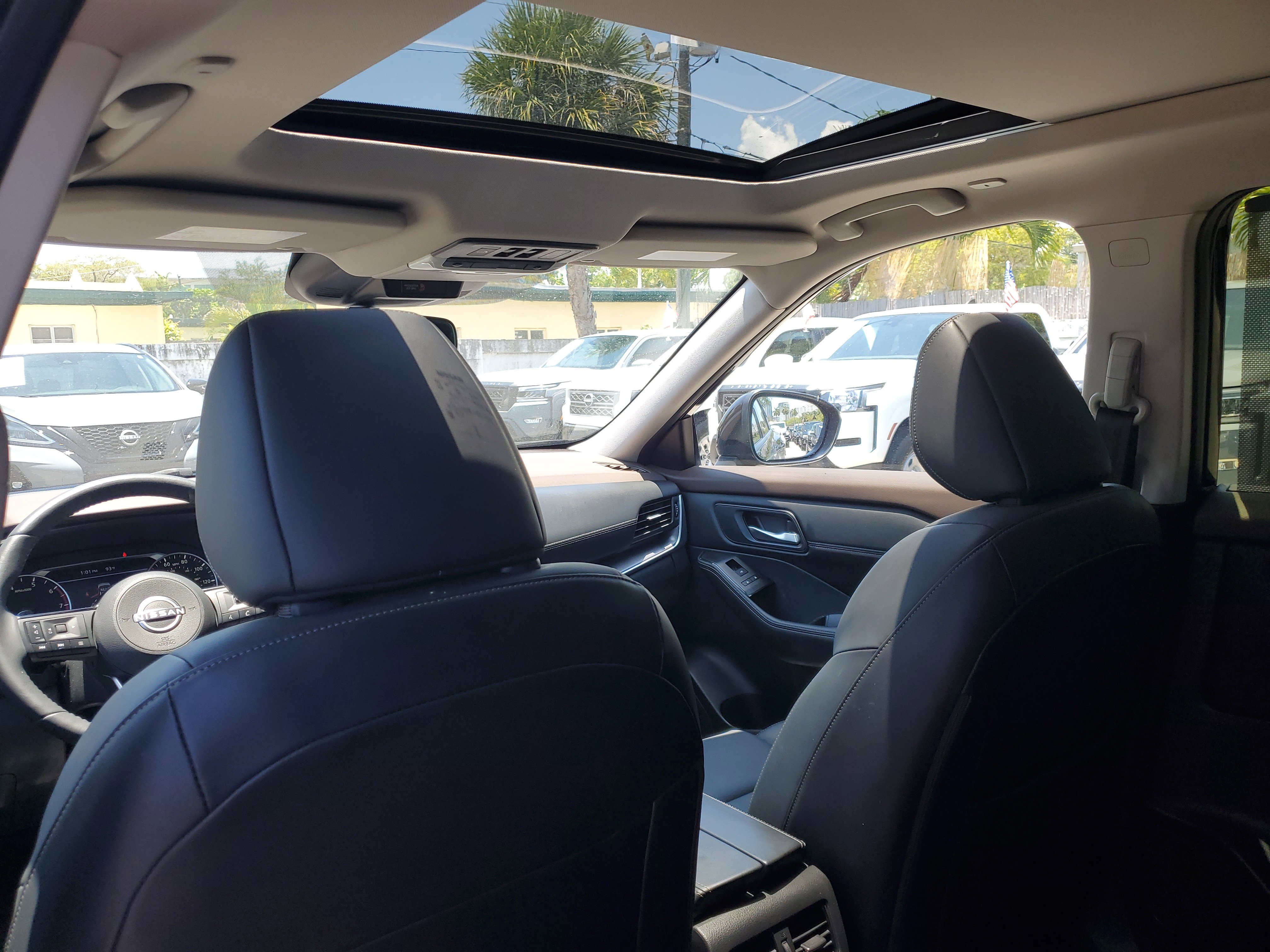 Used 2023 Nissan Rogue SV w/ SV Premium B Package image 14